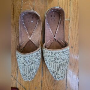 Elegant Cream Embroidered Mens Indian Wedding Shoes